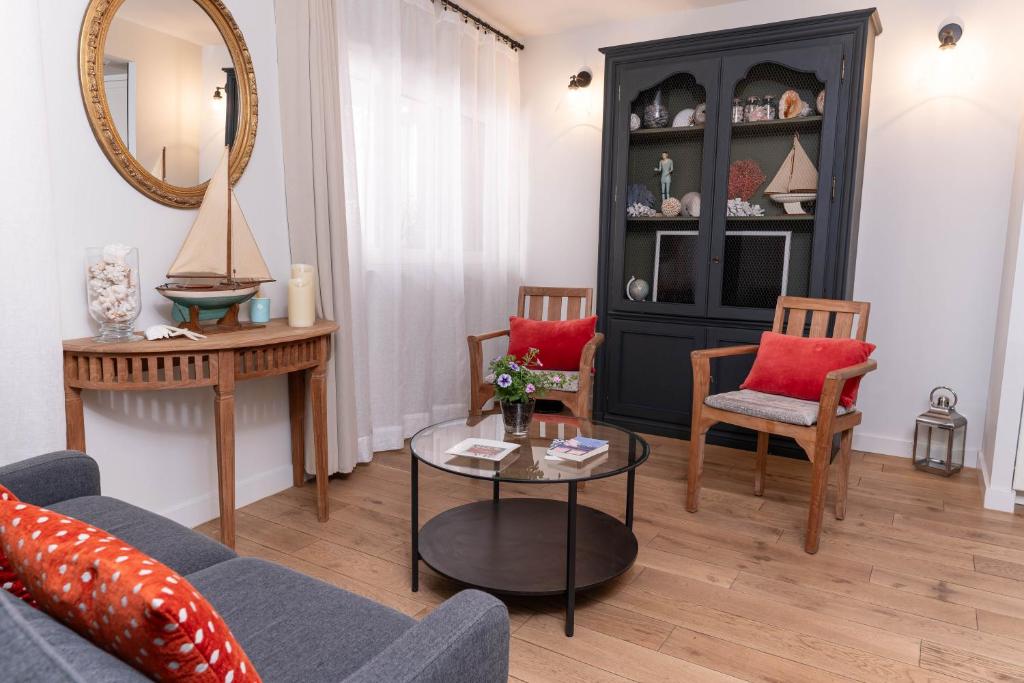 Les Petits Volets Appartements à 100m de la mer - 4