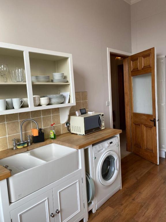 Beautiful 2 Bed Flat Murrayfield Edinburgh photo 3
