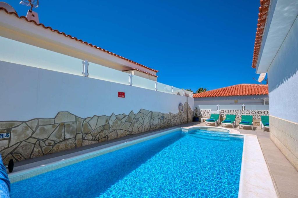 Villa Sunrise Lovely 2 Bedroom Villa - 2