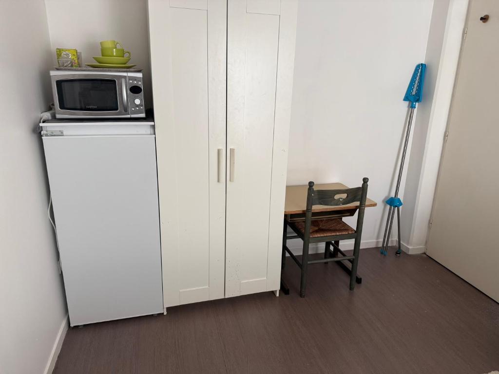 Chambre hôte privée spacieuse équiper gare de Lille - 4