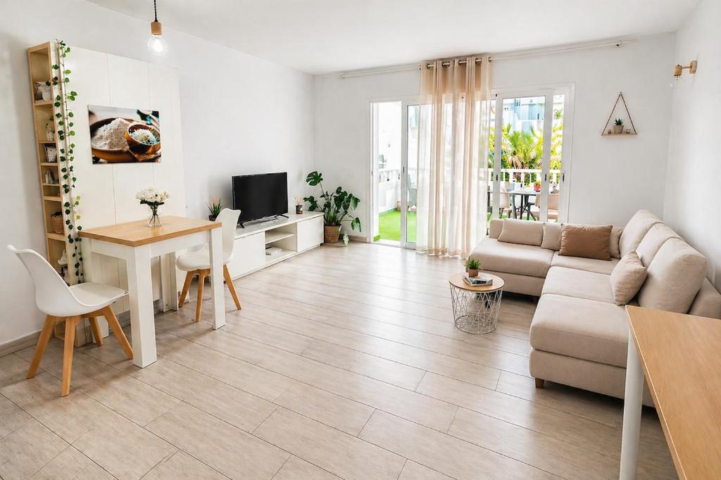 Minimalist boho-chic apartment 10 minutes from the beach - 5