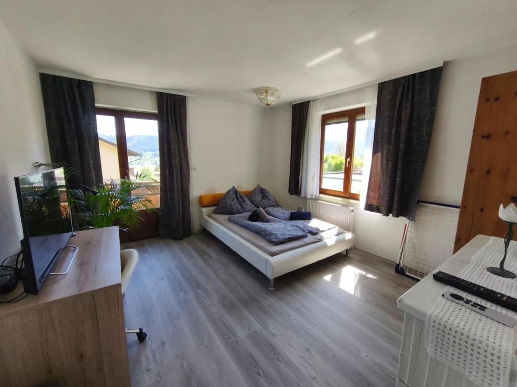 Spacious Room in Modern Flat - 2