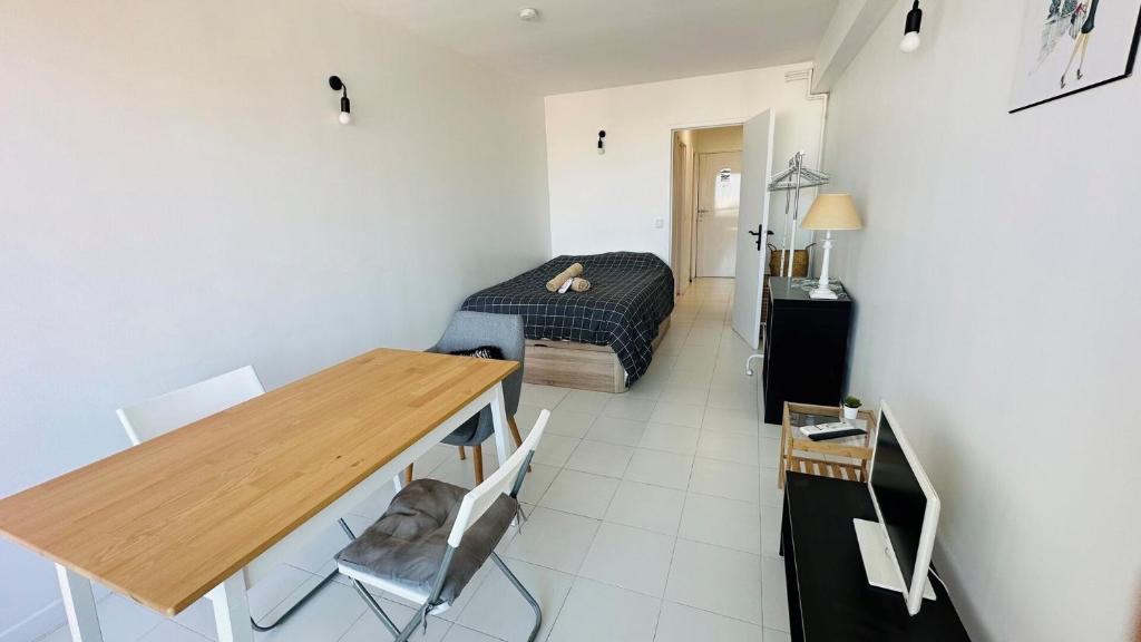 Studio with Balcony & View - Batignolles / Monceau - 2