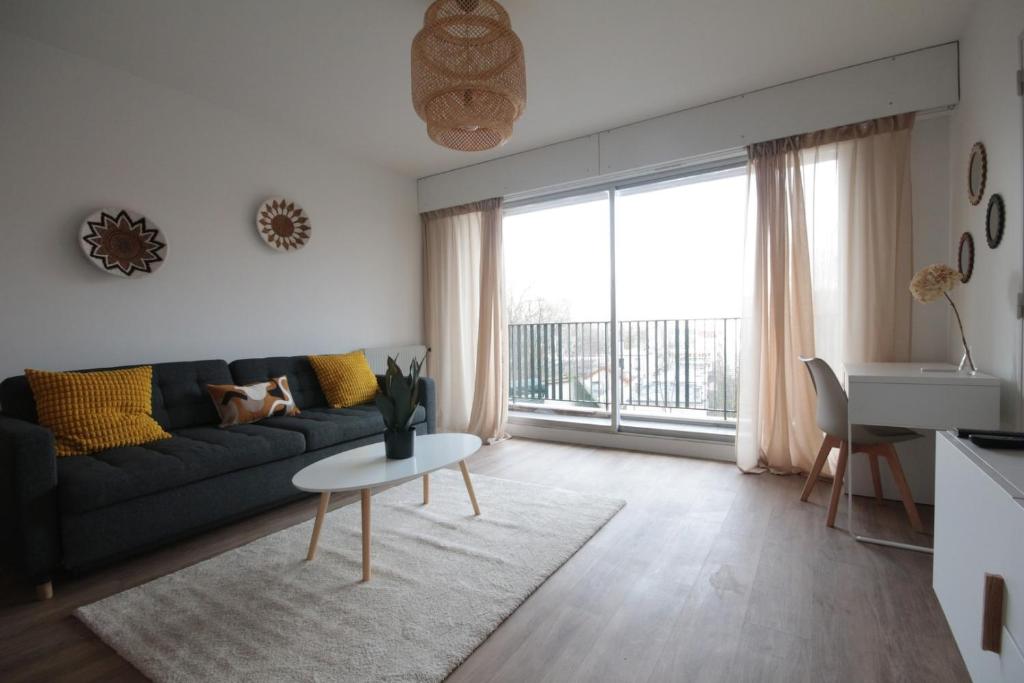 1 Room & Balcony - Buttes-Chaumont / Belleville - 3