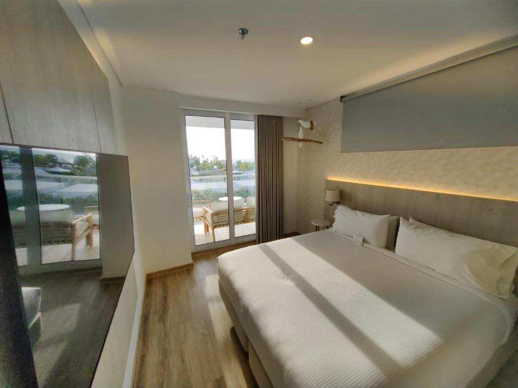 Aluna Beach - 1