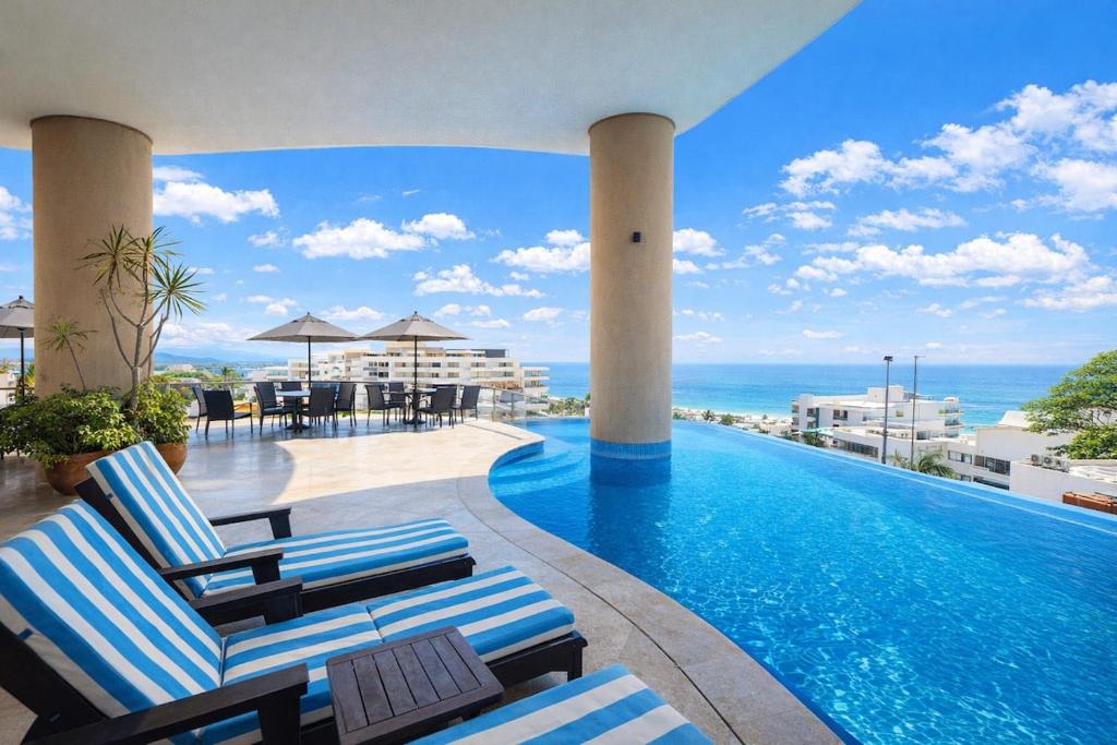 Stunning Ocean View Balcony at Signature Pinnacle - 4