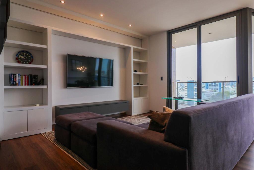 Upscale 2BR Duplex with Balcony in Miraflores - 5