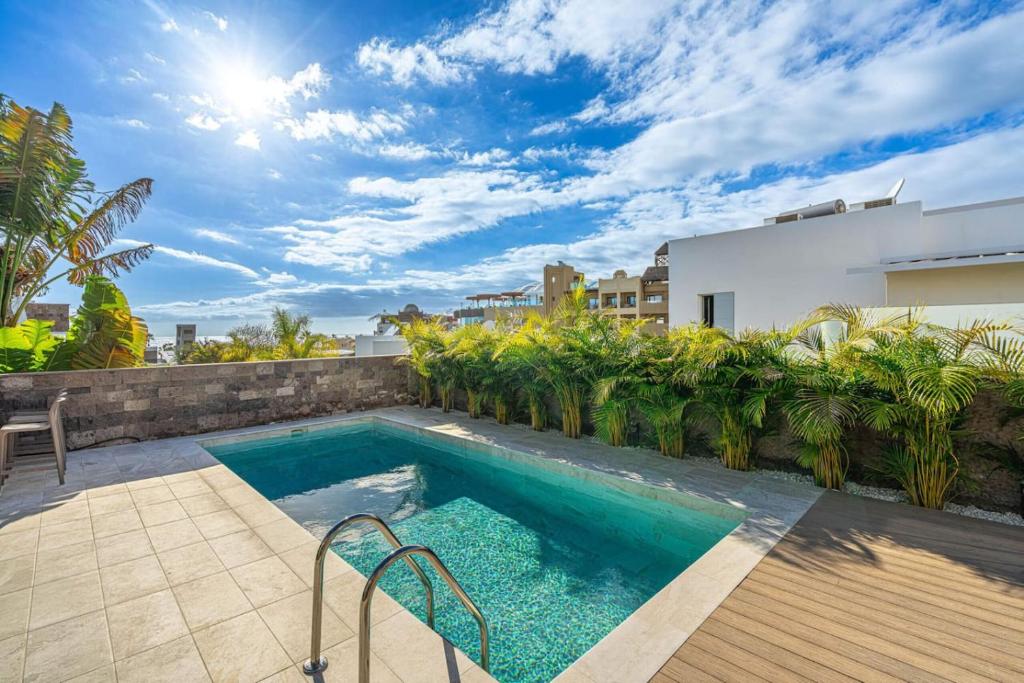 Prime location 5-bedroom villa, Playa Del Duque - 4