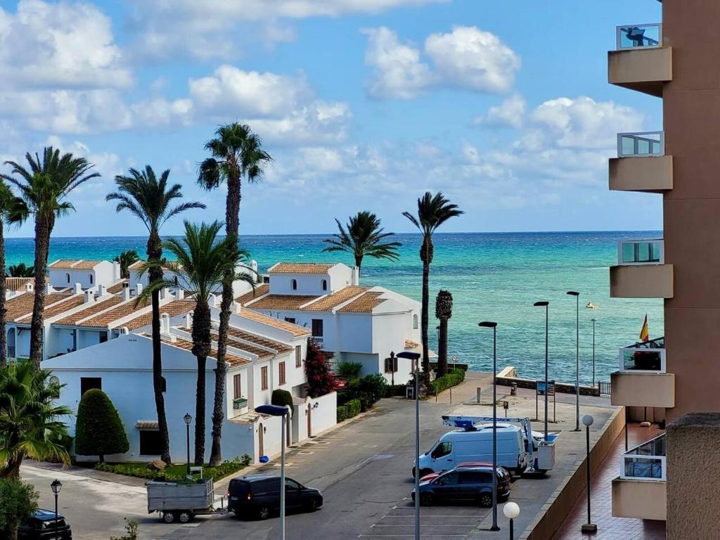 2BR Ocean View Beach Apartment, Pool, La Manga - 1