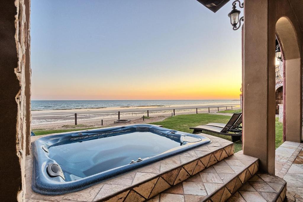 Villa Catalina at Bella Sirena Private hot tub - 2