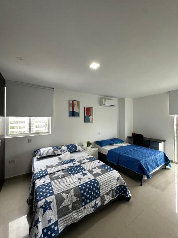 Comfortable 7th floor with park views - 2