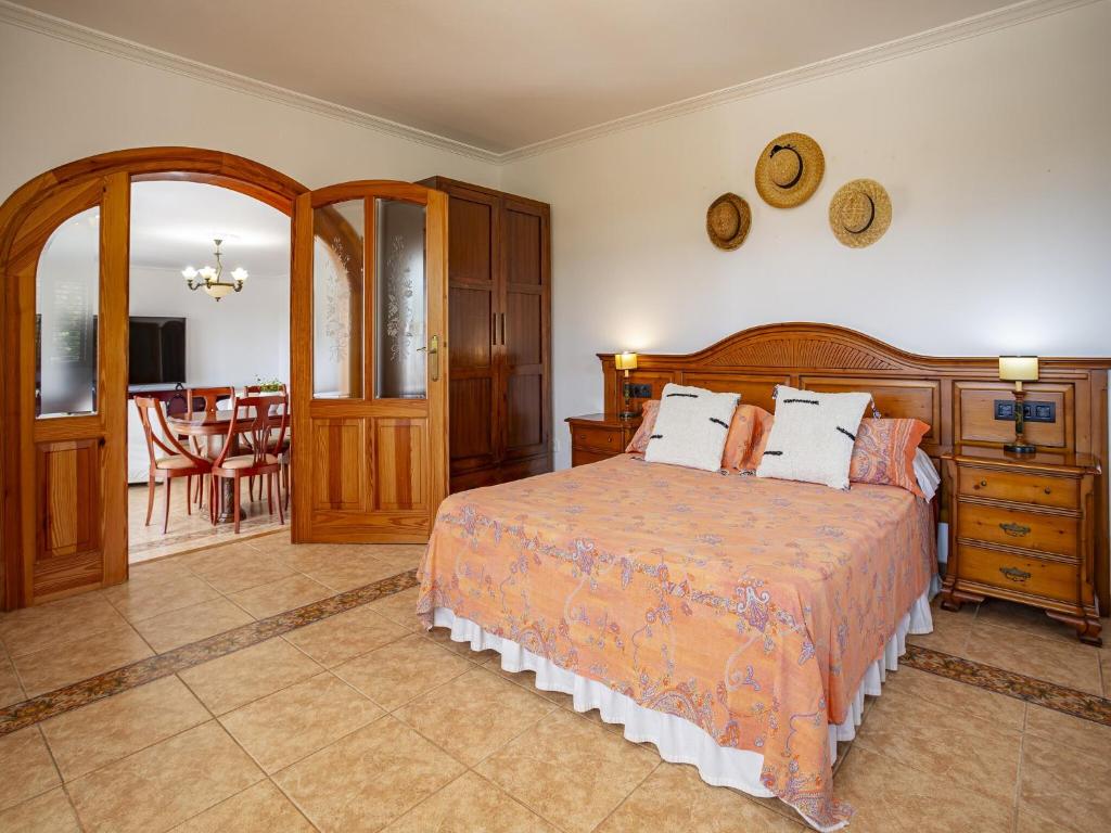 Chic 12-Guest Villa with Pool in Ibiza - 5