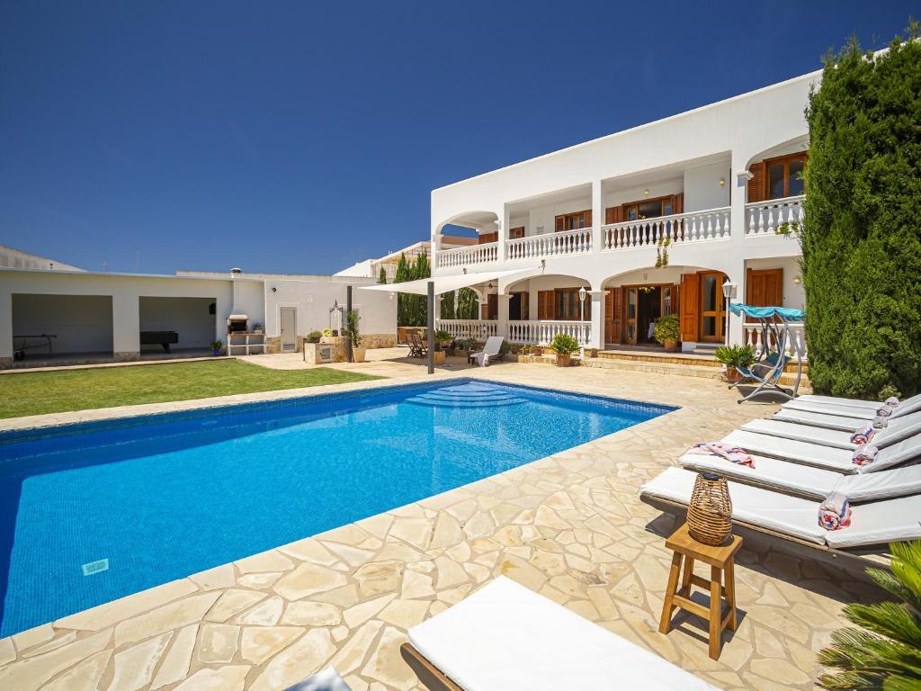 Chic 12-Guest Villa with Pool in Ibiza - 1