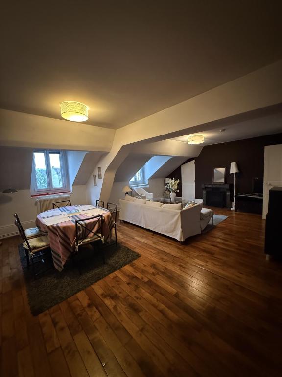 Le Drapeau Dijon-107m²-Spacieux-Tram-6 couchages - 2