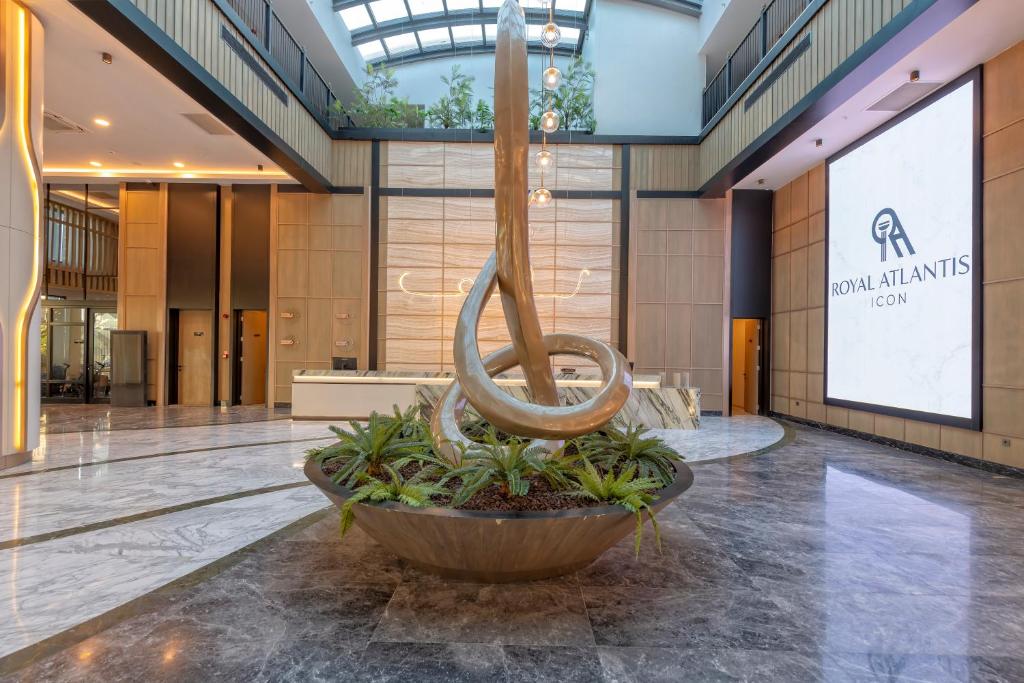 Royal Atlantis Icon — Side