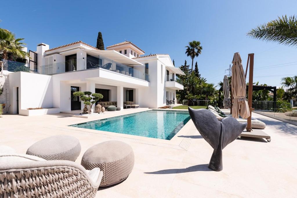 Absolute high end villa with pool & Jacuzzi - 1