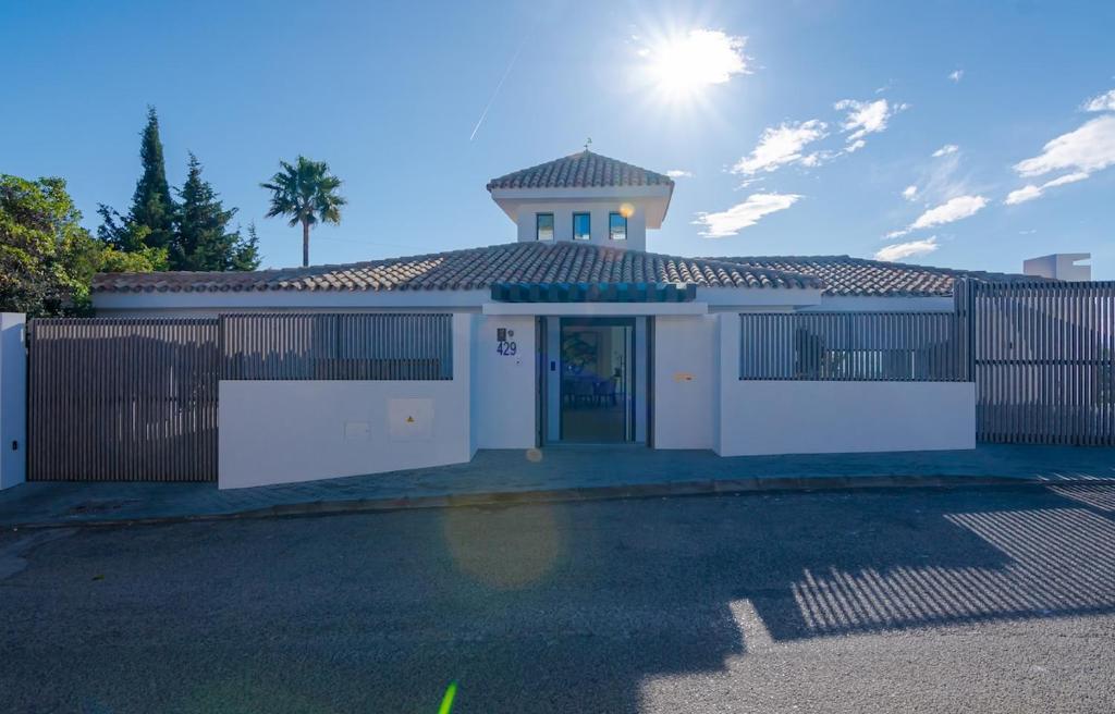 Absolute high end villa with pool & Jacuzzi - 3