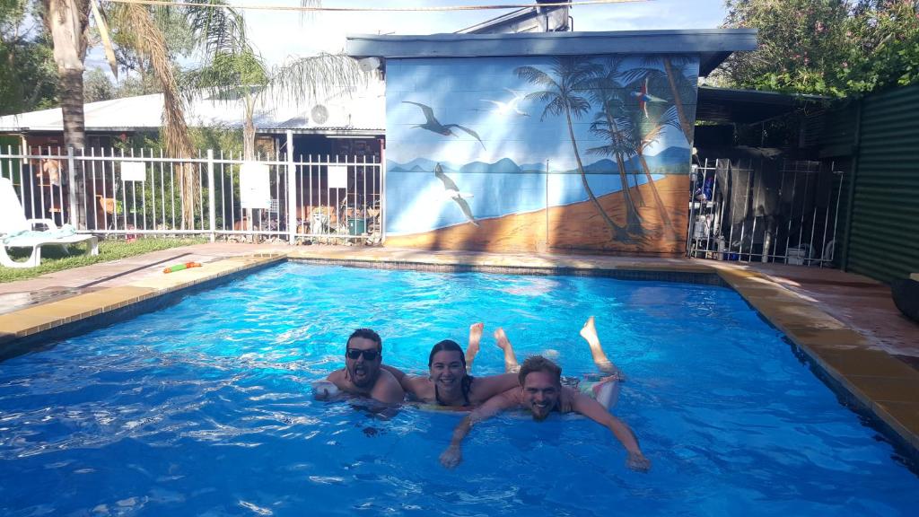 Alice Lodge Backpackers photo