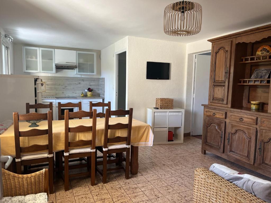 Logement climatisé avec immense terrasse pour 4 personnes - 4