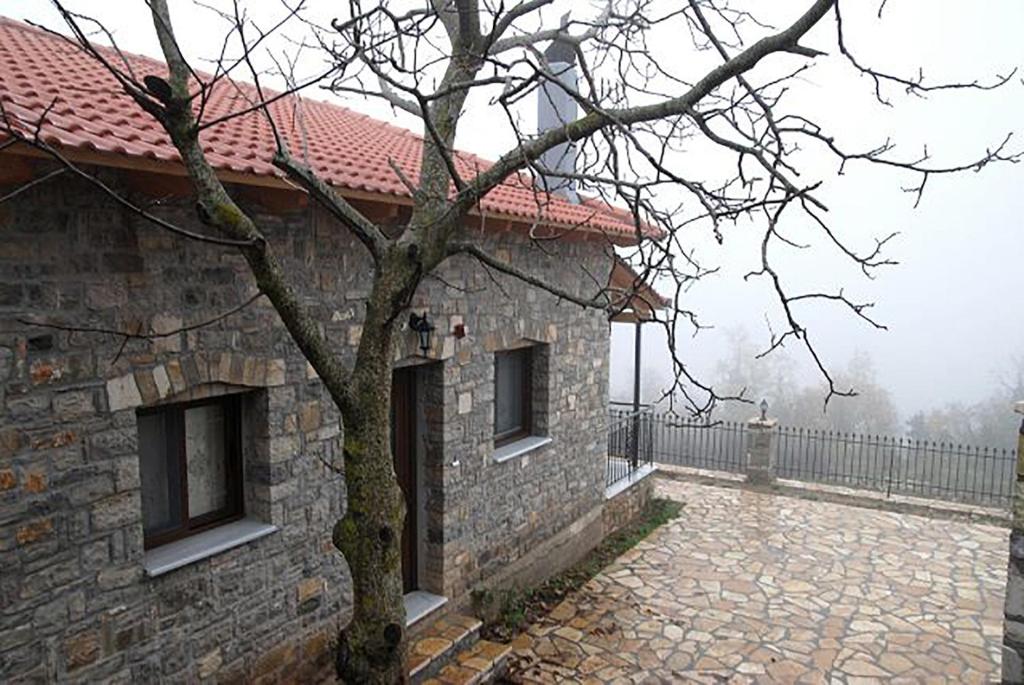 Oreini Nafpaktia Houses — Hotel in Palaiopirgos