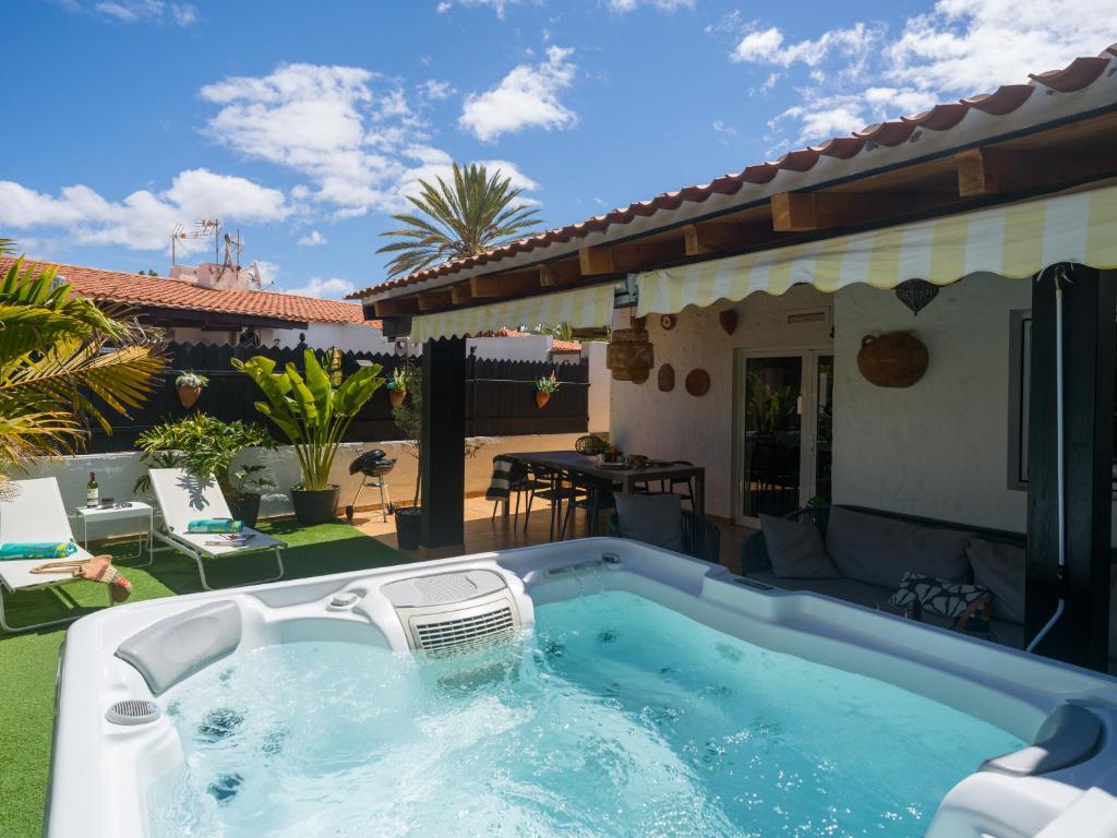 Oasis Beach Holiday Home with jacuzzi - 5