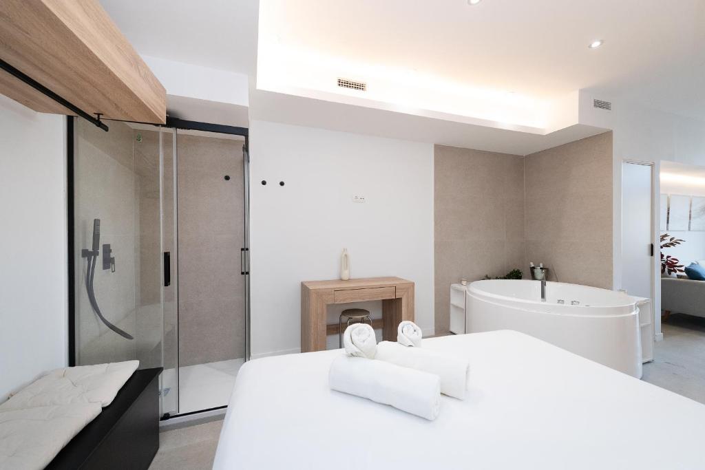 Málaga RIVERSIDE OASIS Apartment Jacuzzi - by N&N Luxe Properties - 5