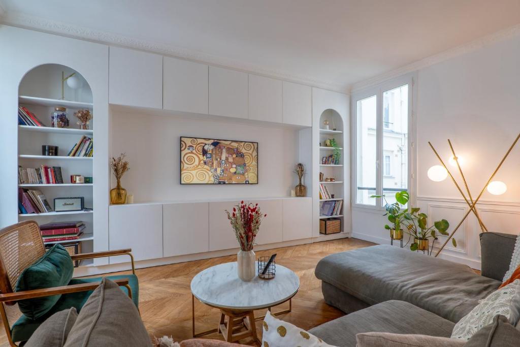 Luxury Designer 1BR in Central Paris - 3
