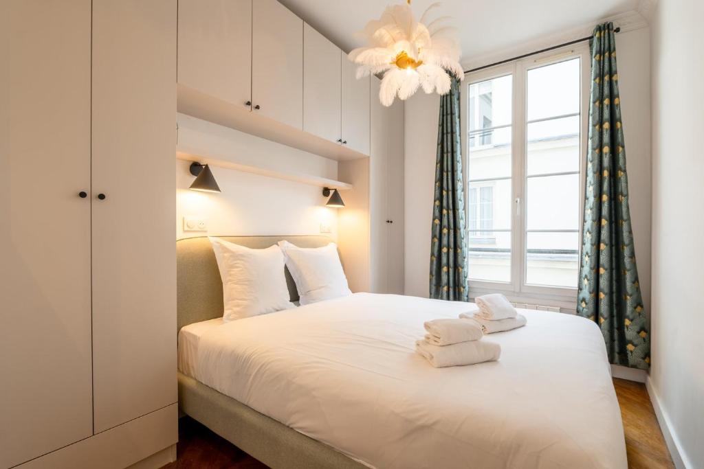 Luxury Designer 1BR in Central Paris - 4