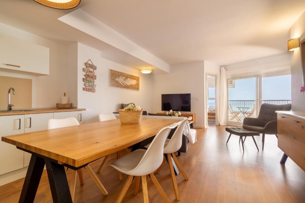 Global Vacacional, Apartamento de 2 habitaciones con terraza y vistas al mar - 2