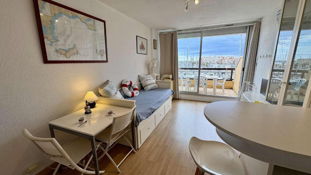 Appartement avec vue bateaux - piscine et tennis GN050-692 - 1