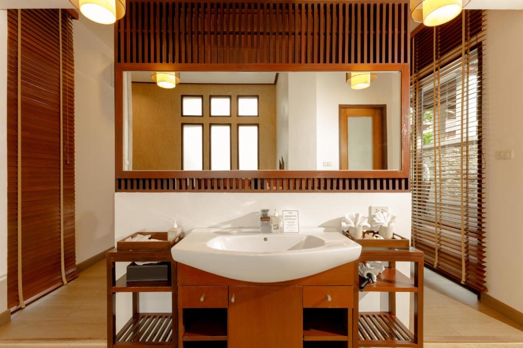 Open air bath