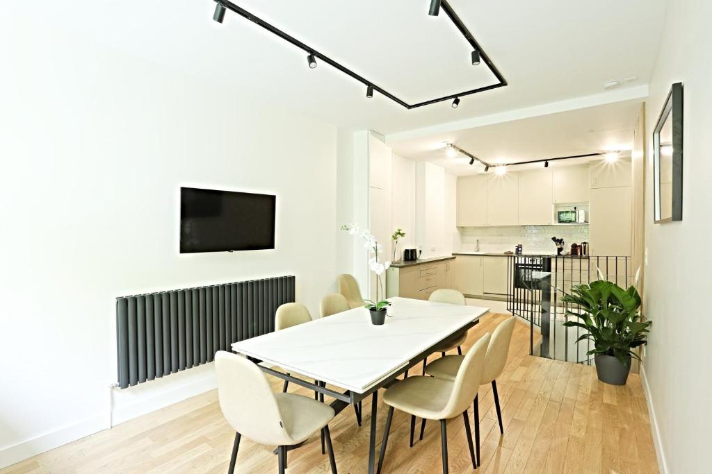 Luxurious Duplex with Private Sauna & Home Theater - 3