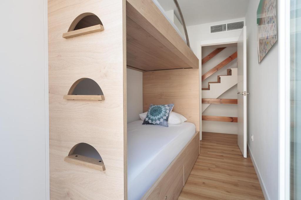 LETS HOLIDAYS CENTRIC HOUSE with PARKING - 3