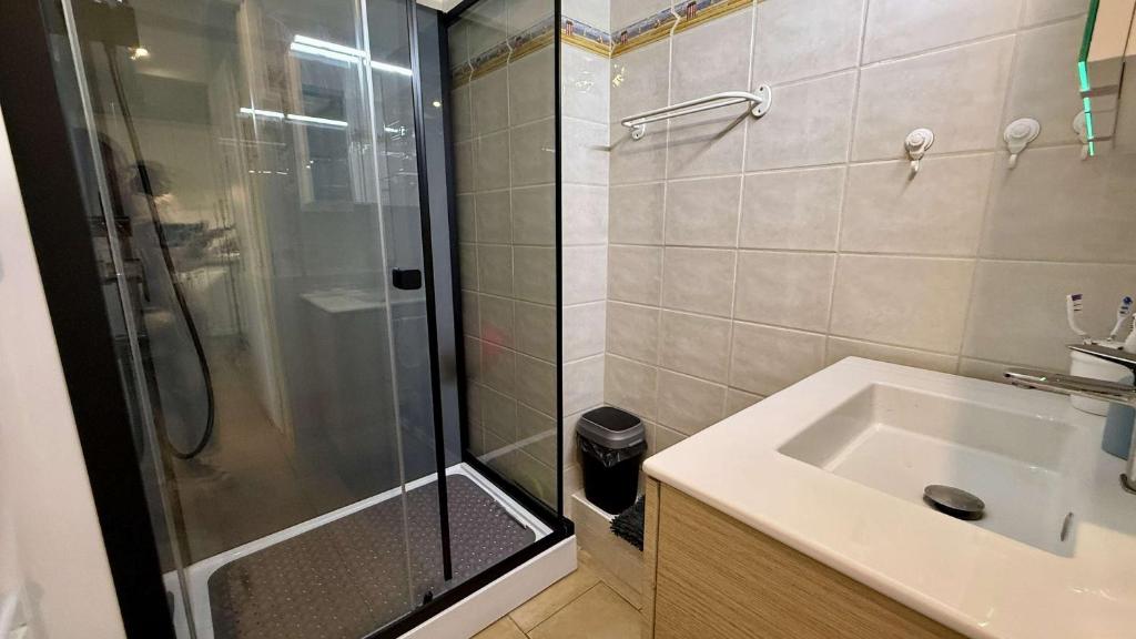 Bel appartement climatisé avec grande terrasse proche port - GN250-073 - 2