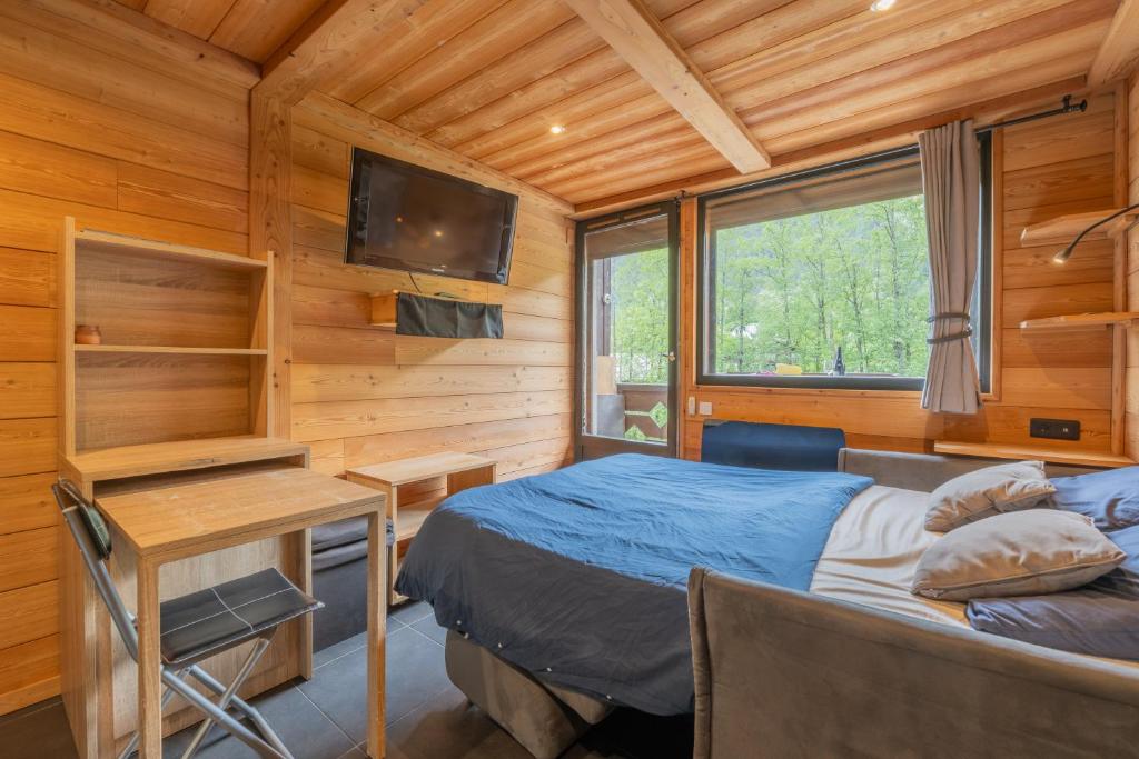Mountain View Apartment in Chamonix Centre, Parking - 5