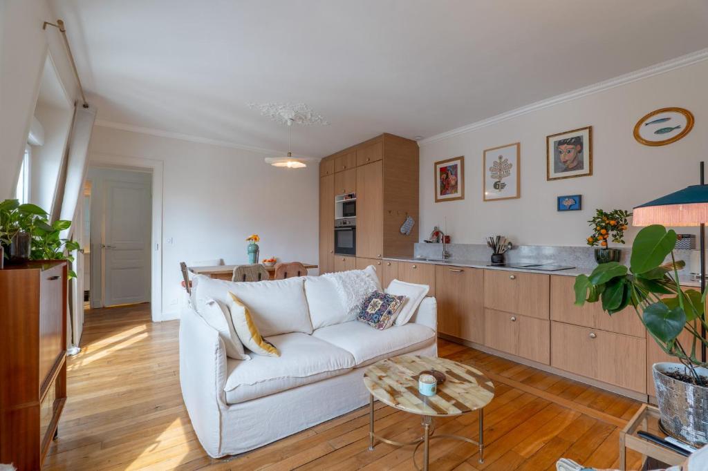 Charming 1BR Top Floor in Montmartre with Elevator - 3