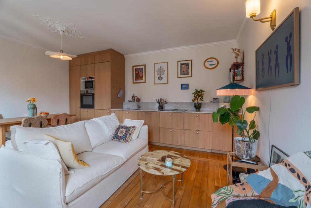 Charming 1BR Top Floor in Montmartre with Elevator - 2