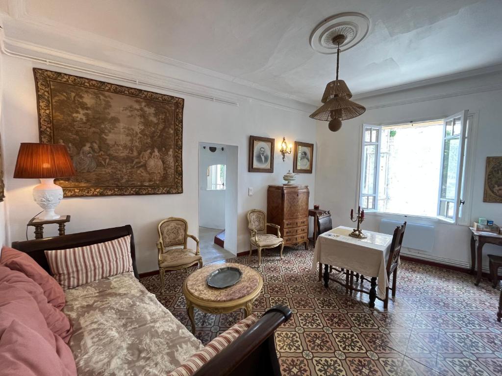 Le Logis du Chanoine, 50 m2 and terrace face to Cathedral - 2