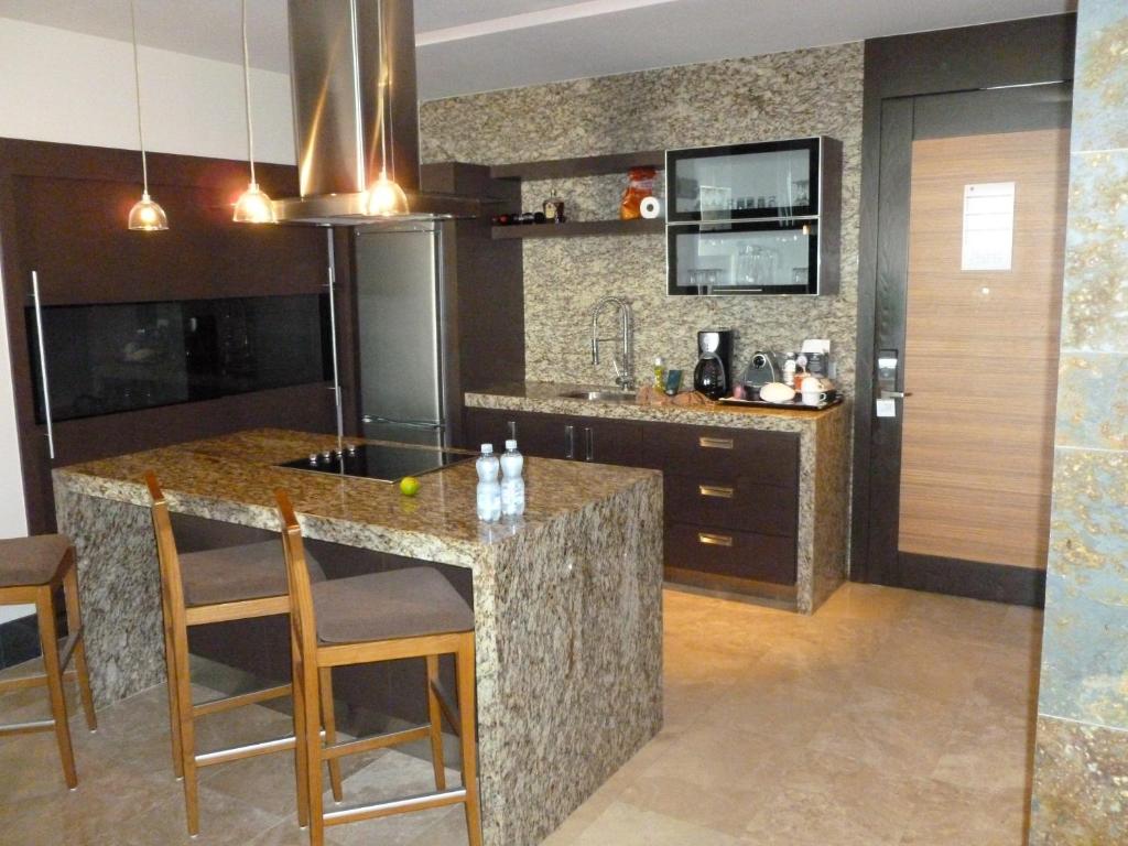 Condo - 1
