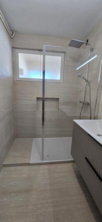 Grande chambre calme et confortable Centre Strasbourg Gare - 5