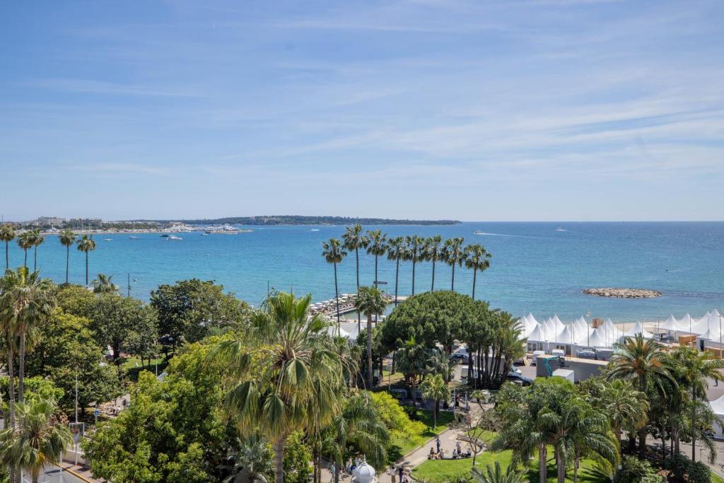 REF 2061 - Superbe appartement 3 pièces Cannes Croisette - 3