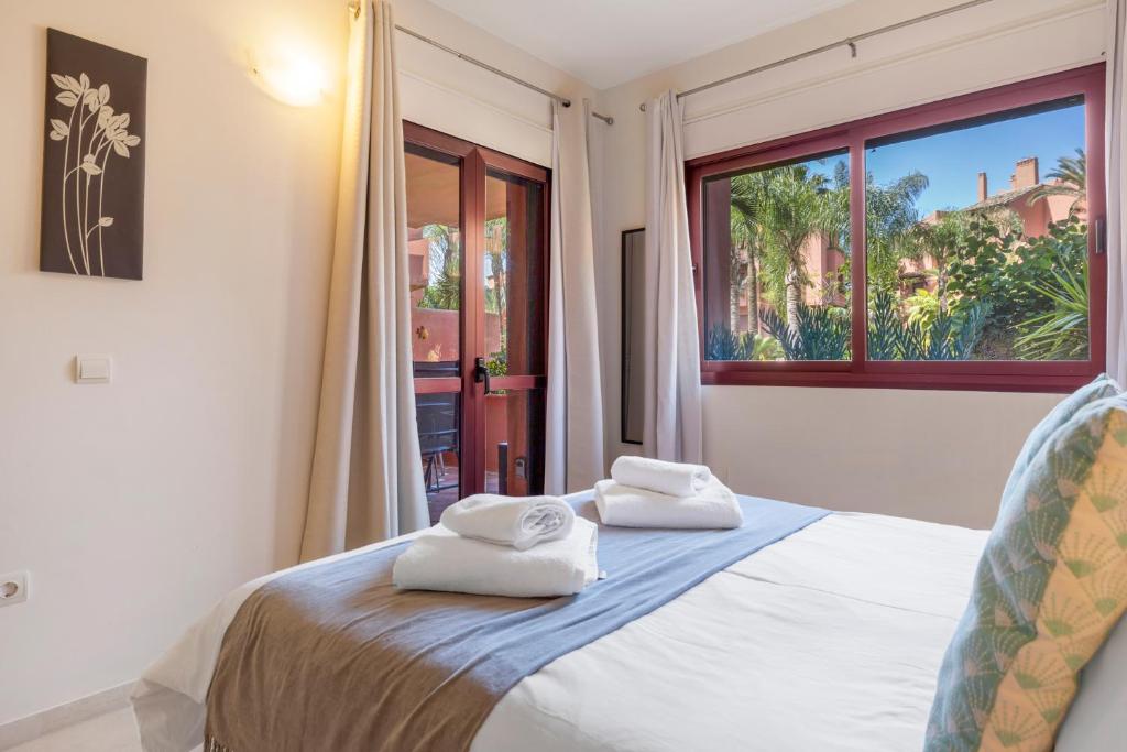 Superb Family Friendly Apt Short Walk to Beach - 4