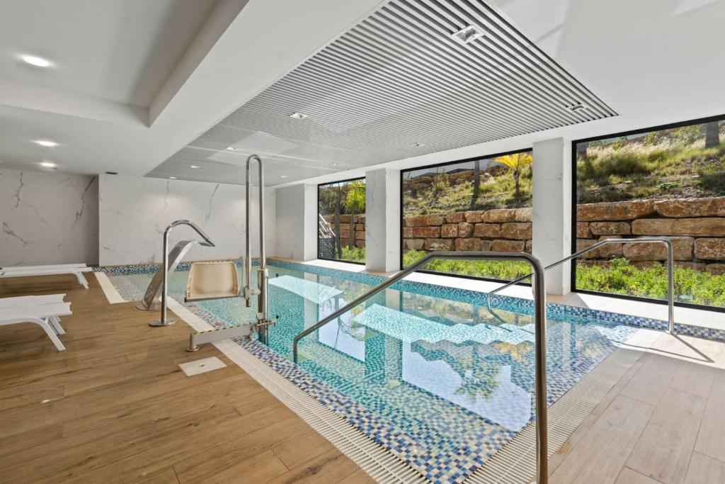 Luxe 3BR Apt With Wellness in Oasis 325 Estepona - 5