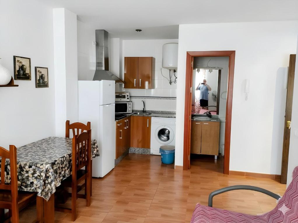 Apartamento Tranquilo facil aparcamiento solo alquilamos a familias y parejas - 2