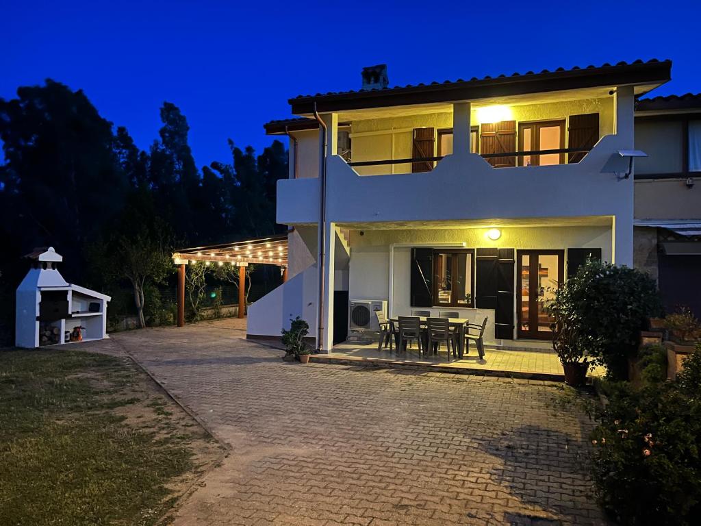 Villa La Dolce Teodoro - Spacious Family Villa Near Beaches & Center - 1