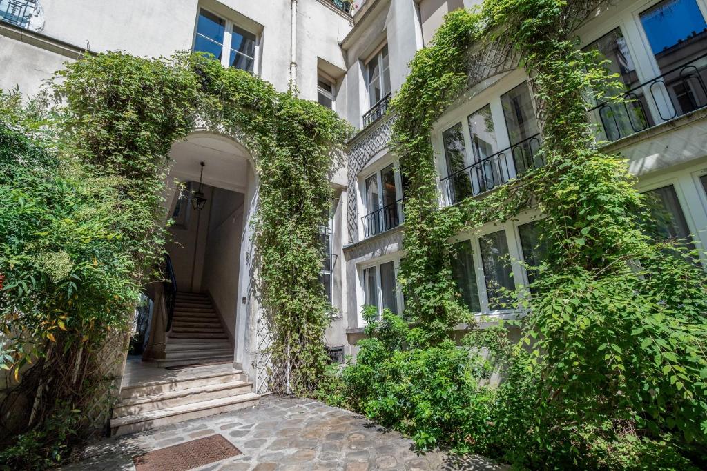 Elegant Duplex in the Heart of Le Marais - 1