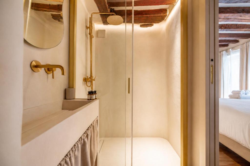 Elegant Duplex in the Heart of Le Marais - 4