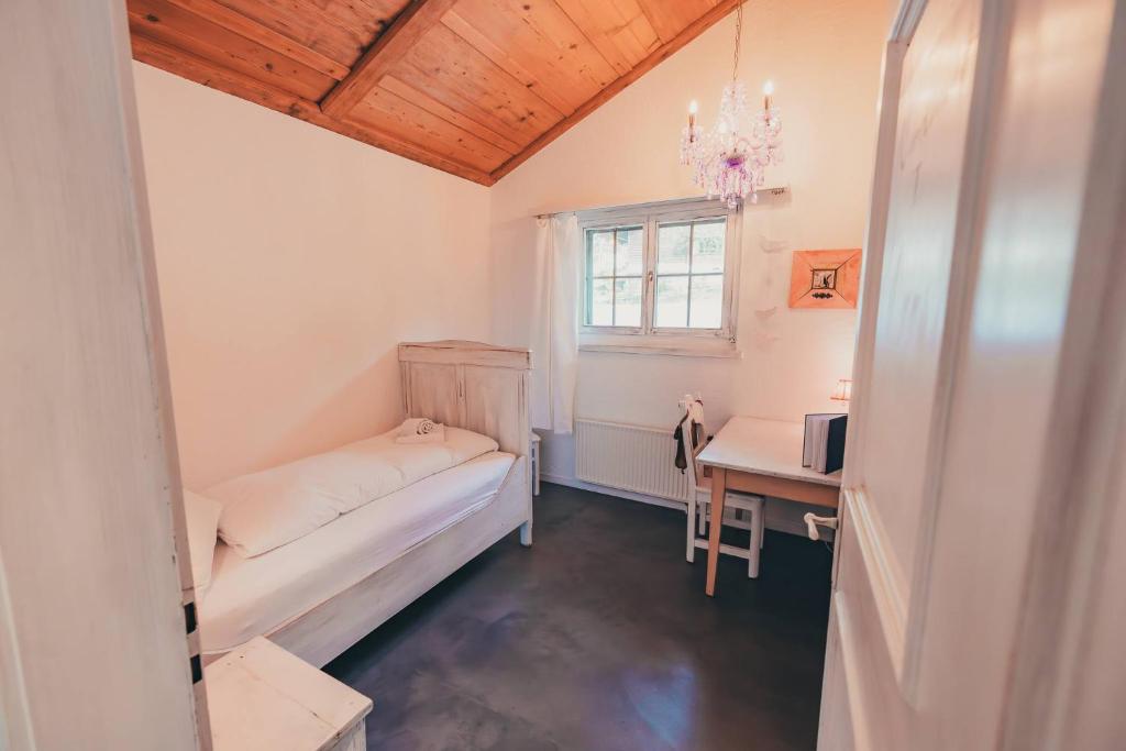 Surfers Horizon Loft with Balcony & Panoramic views - 3