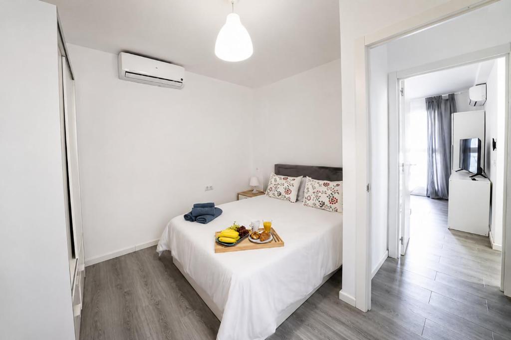 Pedregalejo Home: Near Beach, AC and Workspace - 1