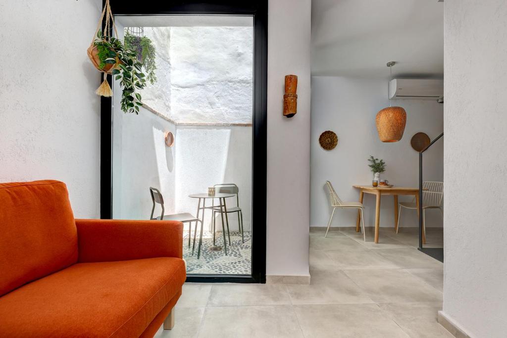 Historic Townhouse, Rooftop and Courtyard - 2